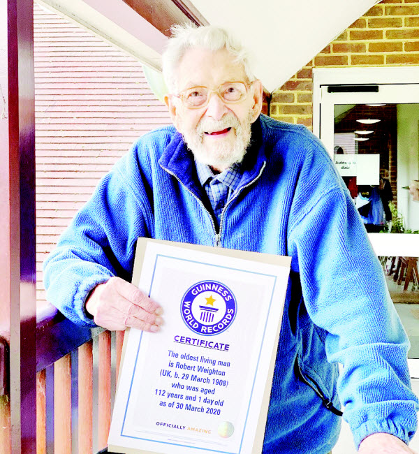 «غينيس».. البريطاني بوب وايتون حامل الرقم القياسي الجديد لأكبر رجل معمر في العالم 